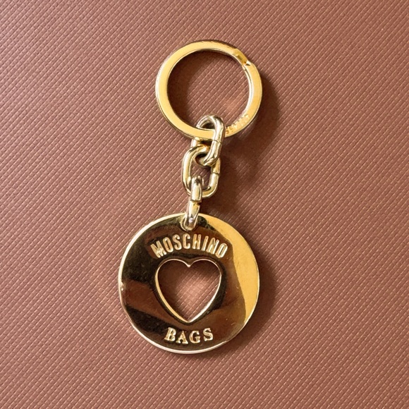 Moschino Gold Pleated‎ Heart round key chain - Picture 1 of 3